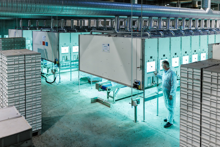 Lebensmittel nachhaltiger produzieren: Skandinaviens größte Insektenfarm setzt auf Roboter von KUKA